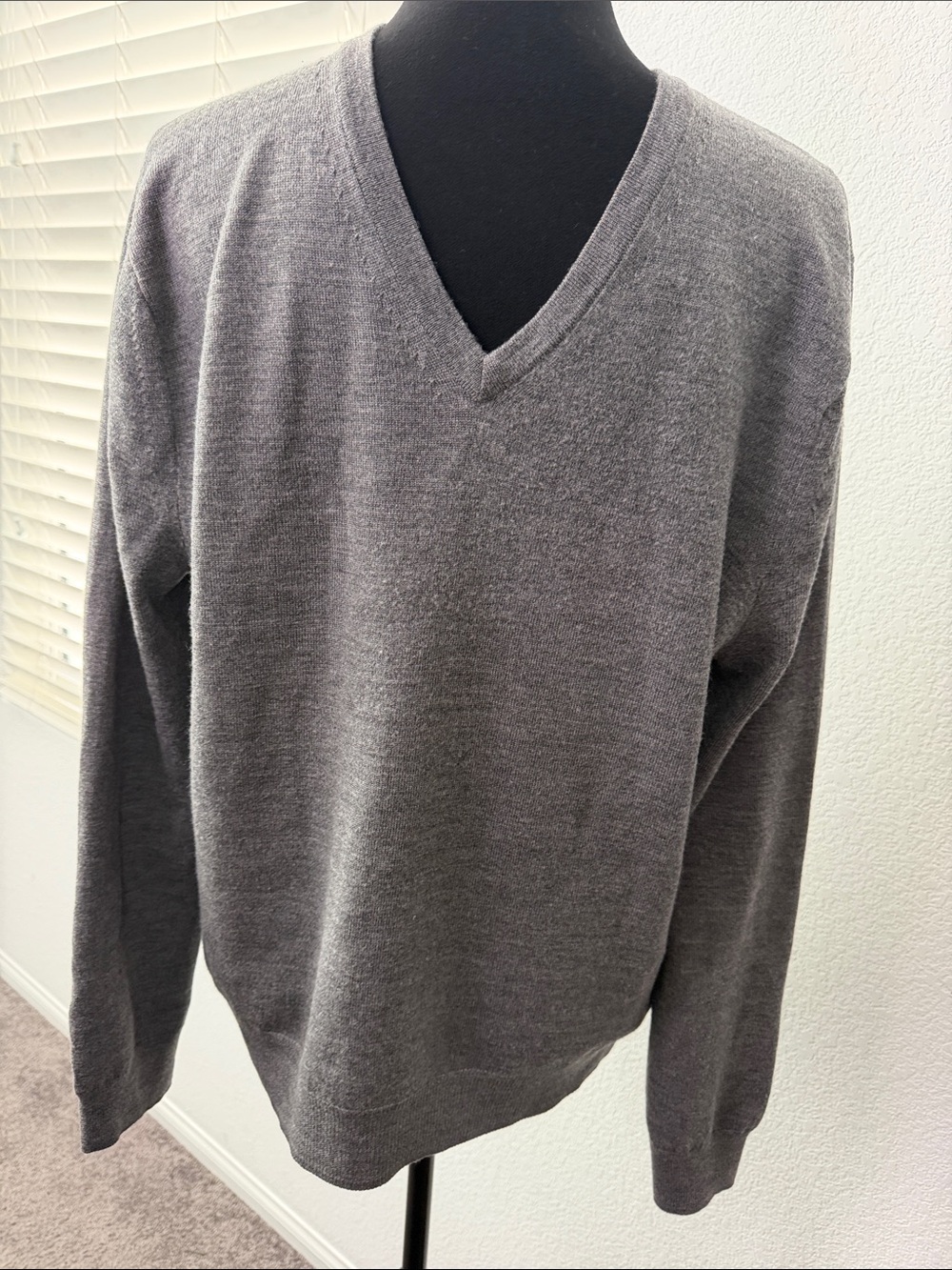 Express Men's V-Neck Sweater in Charcoal Gray